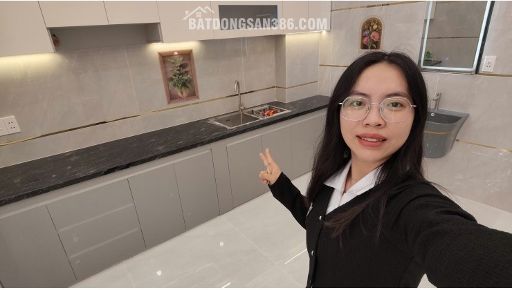 Ngay Kênh Tham Lương, nhà 54m2 full nội thất, ô tô đổ cửa chỉ 6Đ nhỏ